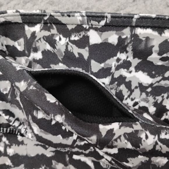 Fabletics Capri Leggings Size Small Black Gray Abstract Pattern Waistband Pocket - Picture 3 of 7